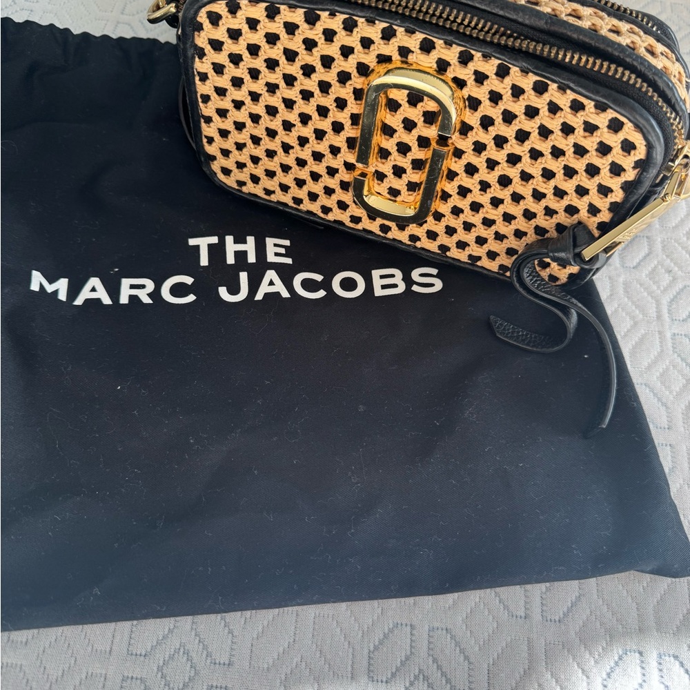 Marc Jacobs Black and Gold Crossbody Bag - Picture 3 of 7